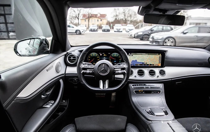 Mercedes-Benz Klasa E cena 249900 przebieg: 9893, rok produkcji 2022 z Władysławowo małe 301